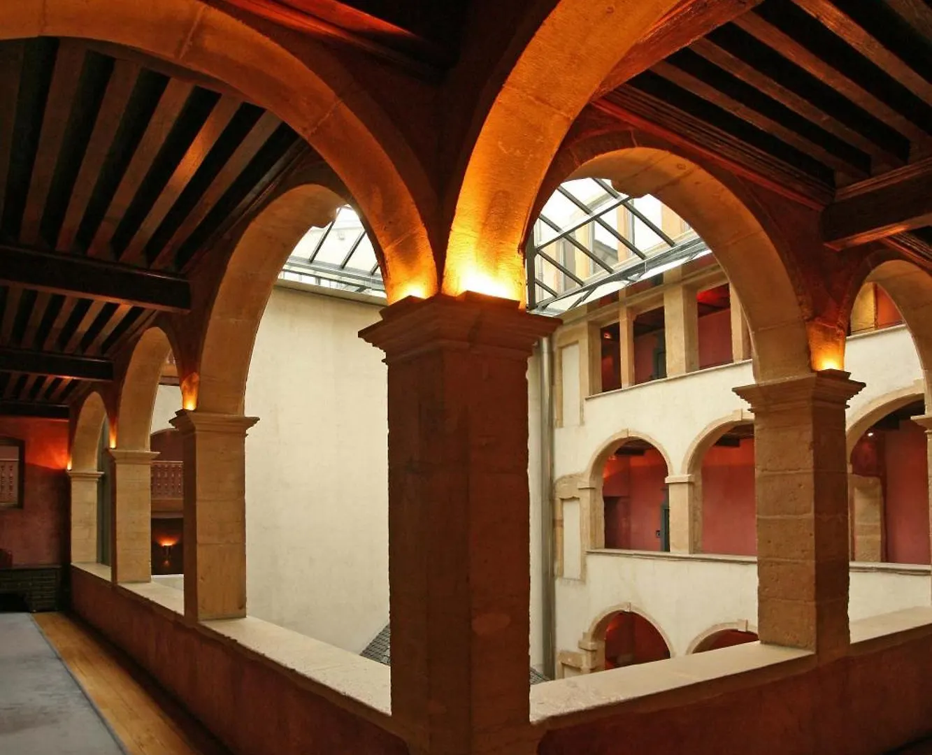 Cour Des Loges Lyon, A Radisson Collection Hotel  Lyon