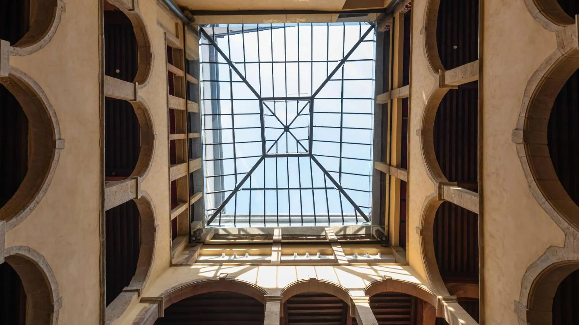 Cour Des Loges Lyon, A Radisson Collection Hotel 5*, Lyon