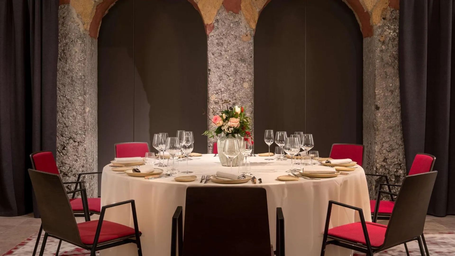 Cour Des Loges Lyon, A Radisson Collection Hotel 5*, Lyon