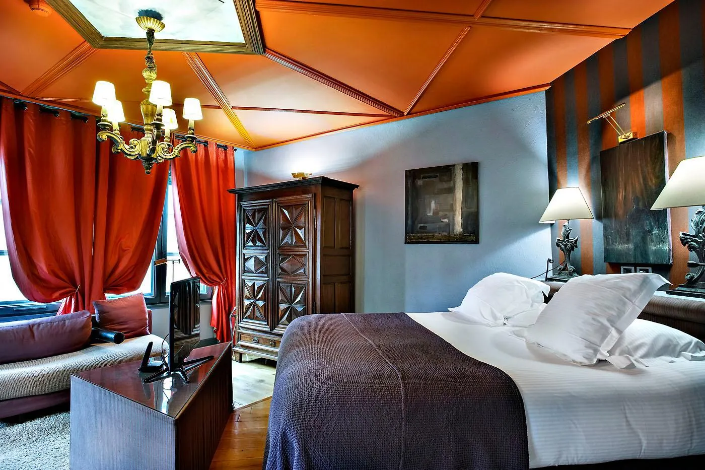 Cour des Loges Lyon, a Radisson Collection Hotel France